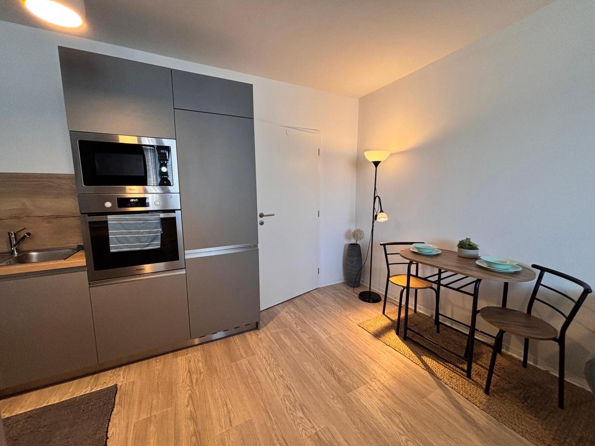 Krasny Utulny Byt S Balkonom A Parkovanim! Bratislava Luaran gambar